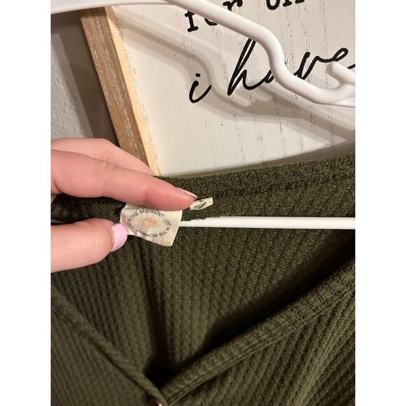 Women’s boutique waffle knit button down blouse size large - Picture 3 of 3